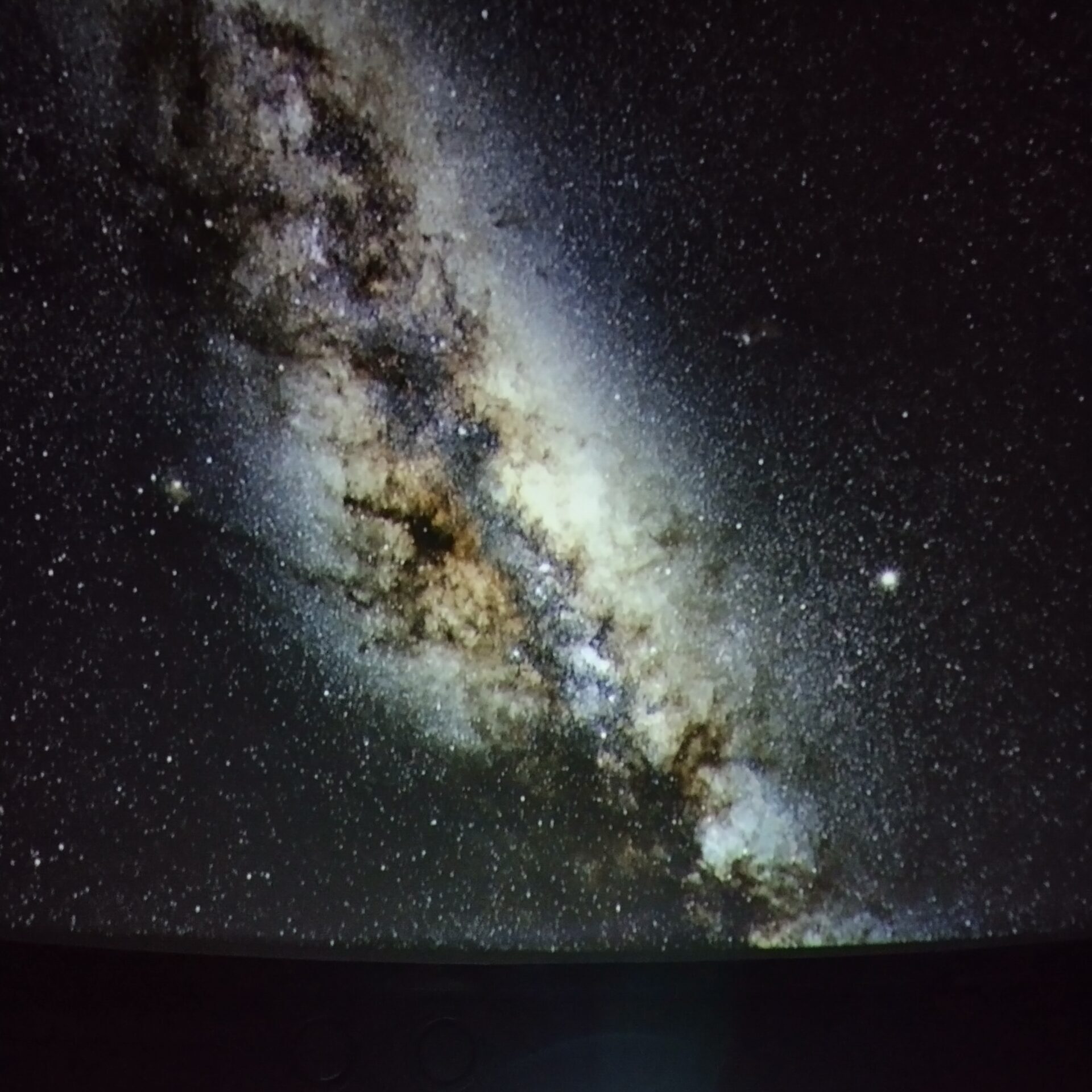 Planetarium Mo. 16.11.2026, 18:00 Uhr: „Live-Show: Abheben – von der Erde über den Mond zum Rand unserer Galaxie“